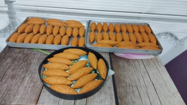 Ev yapımı içli köfte, geleneksel Türk mutfağı sunumu